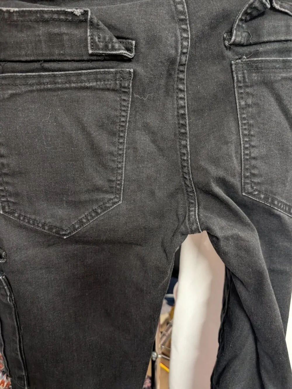 Lady's Black Cargo Pants Size L - 25% Off When You Bundle 5+ Items!